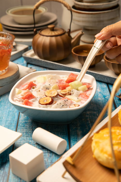 椰奶清補涼 夏季消暑的醇美甜品與攝影藝術(shù)